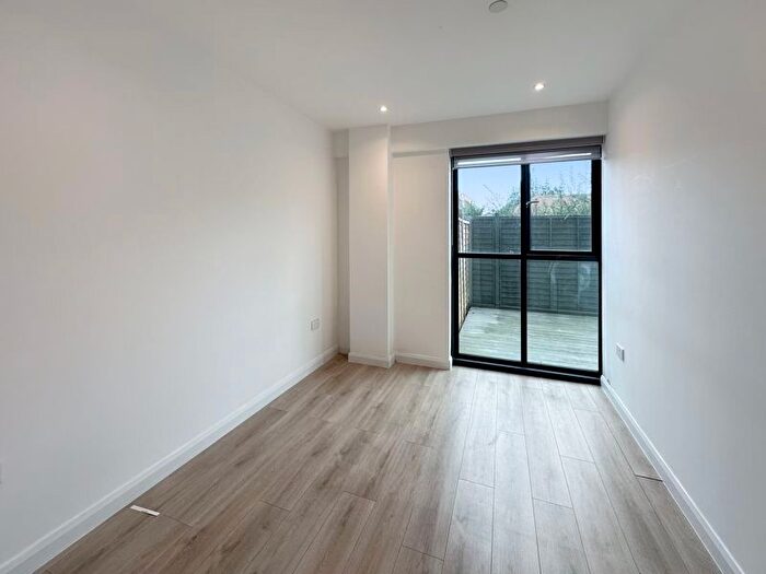 2 Bedroom Flat To Rent In Chesterfield House, Bath Road, Slough, SL1