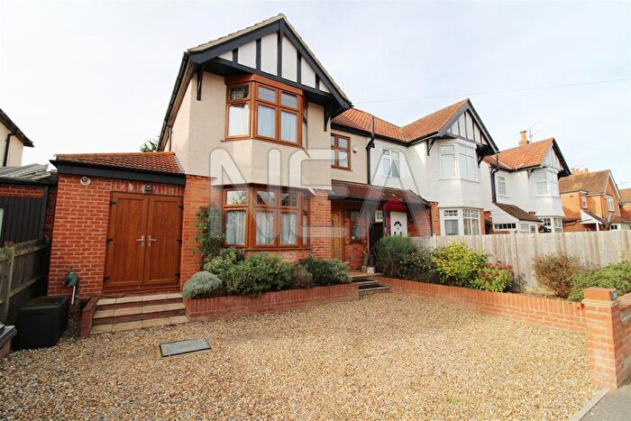 5 Bedroom Semi-Detached House To Rent In Buxton Avenue, Caversham Heights, Reading, RG4