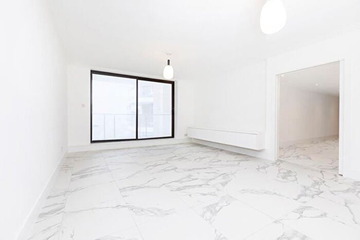 3 Bedroom Flat To Rent In Kensington West, Blythe Road, Brook Green, W14