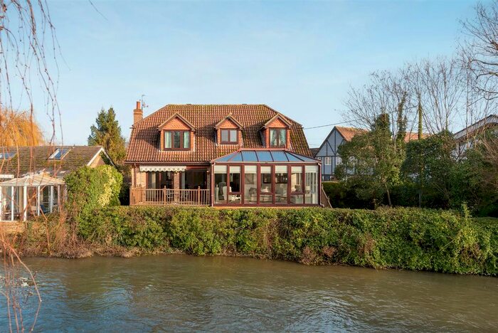 4 Bedroom Detached House To Rent In Ham Island, Old Windsor, Windsor, SL4