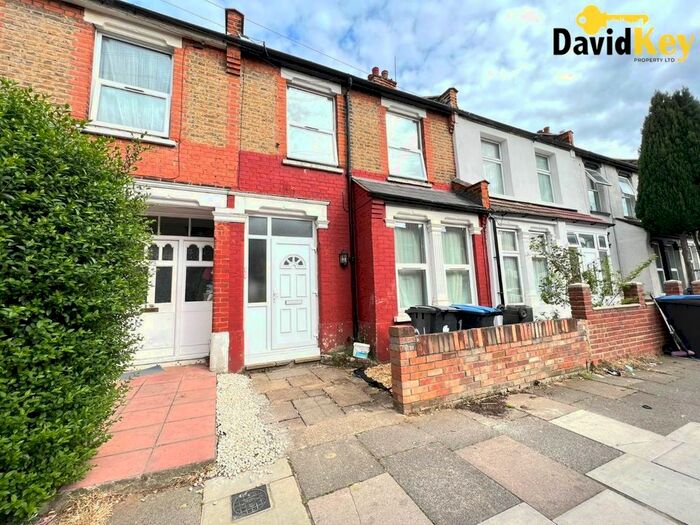 2 Bedroom Flat To Rent In Kingsway, Enfield, EN3