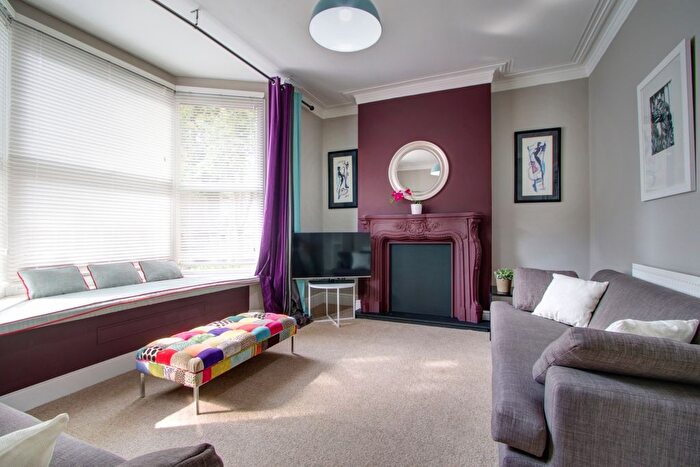 6 Bedroom Terraced House To Rent In Derby Grove, Nottingham, NG7