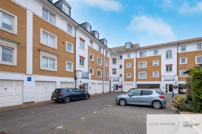 2 Bedroom Flat To Rent In Collingwood Court, The Strand, Brighton, BN2