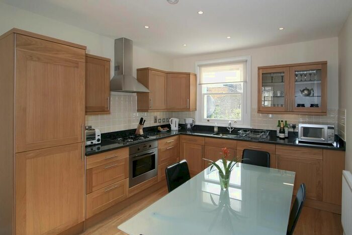 2 Bedroom Flat To Rent In Bishops Road, Fulham, SW6