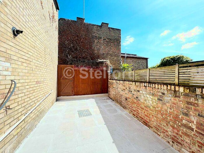 3 Bedroom Maisonette To Rent In Hornsey Road, London, N19