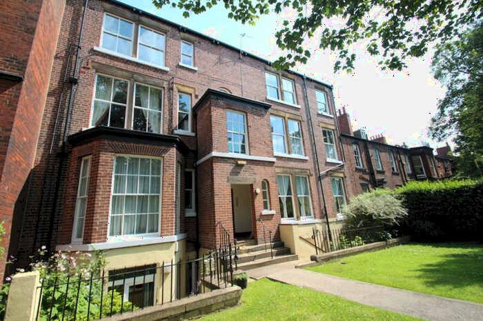 2 Bedroom Flat To Rent In Clarendon Road, Leeds, West Yorkshire, LS2