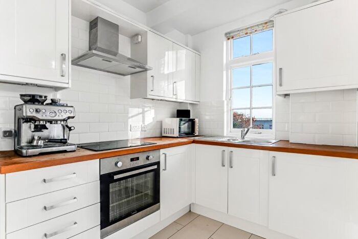 1 Bedroom Flat To Rent In Oakeshott Avenue, Highgate, N6