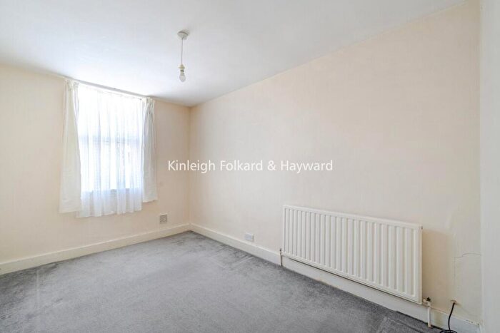 1 Bedroom Terraced House To Rent In New Trinity Road, London, N2