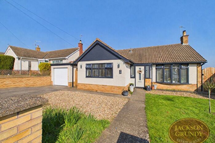 2 Bedroom Detached Bungalow For Sale In Watersmeet, Northampton, NN1