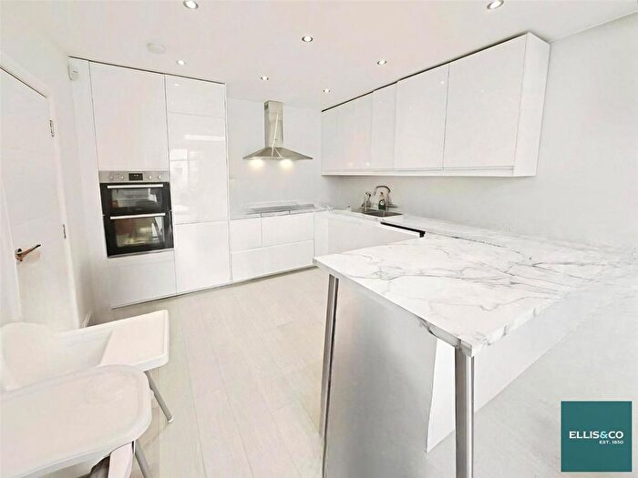 4 Bedroom Terraced House For Sale In Park Road, Hendon, NW4