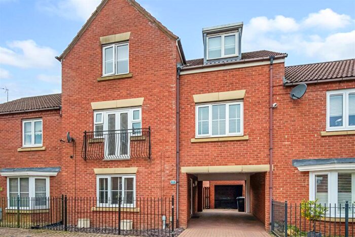 4 Bedroom Town House For Sale In Old Favourites Walk, Darlington, DL2