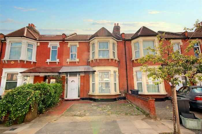 3 Bedroom Terraced House To Rent In Glencoe Avenue, Newbury Park, IG2