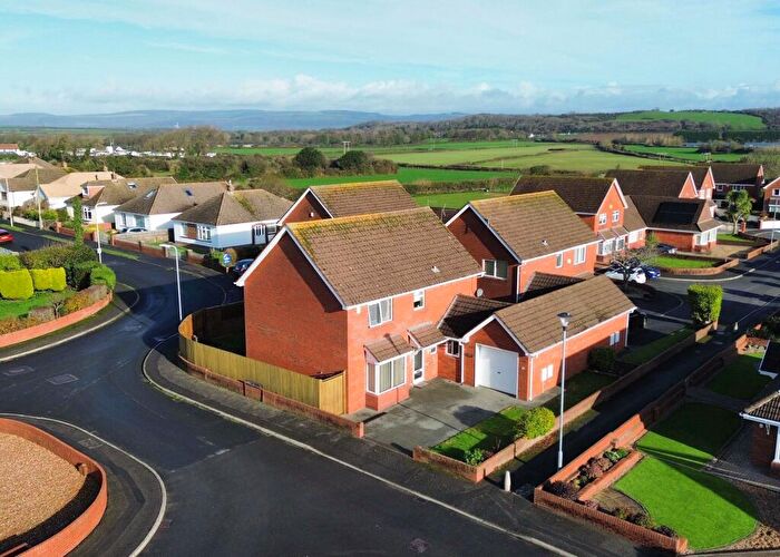 4 Bedroom Link Detached House For Sale In Greenfield Way, Nottage, CF36