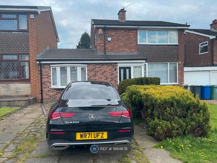3 Bedroom Semi-Detached House To Rent In Bury, Bury, BL9