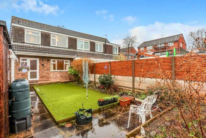 3 Bedroom Semi-Detached House To Rent In Leckhampton Road, Loughborough, LE11