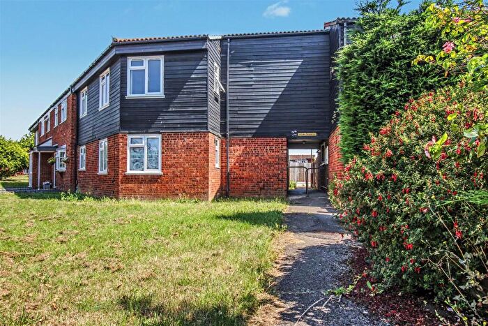 2 Bedroom Flat For Sale In Lundy Close, Southend-On-Sea, SS2