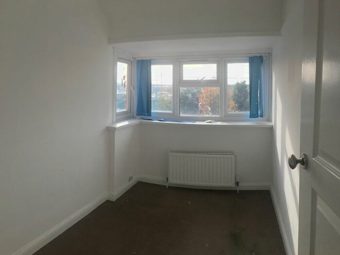 3 Bedroom Barn Conversion To Rent In New Road, Dagenham, RM10