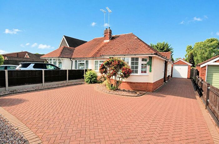 2 Bedroom Semi Detached Bungalow For Sale In Laburnum Grove, Luton, LU3