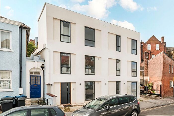 1 Bedroom Flat To Rent In Norbury Crescent, London, SW16