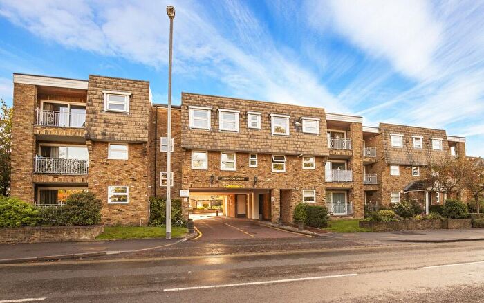 2 Bedroom Apartment For Sale In High Road, Buckhurst Hill, IG9
