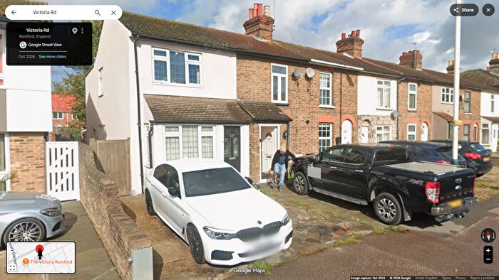 3 Bedroom Semi Detached House To Rent In Victoria Road, Romford, RM1