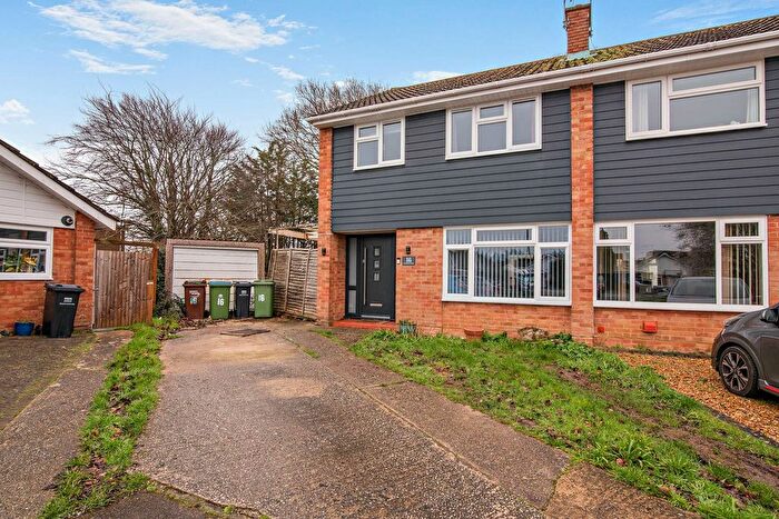 3 Bedroom Semi Detached House For Sale In Coniston Close, Bognor Regis, PO22