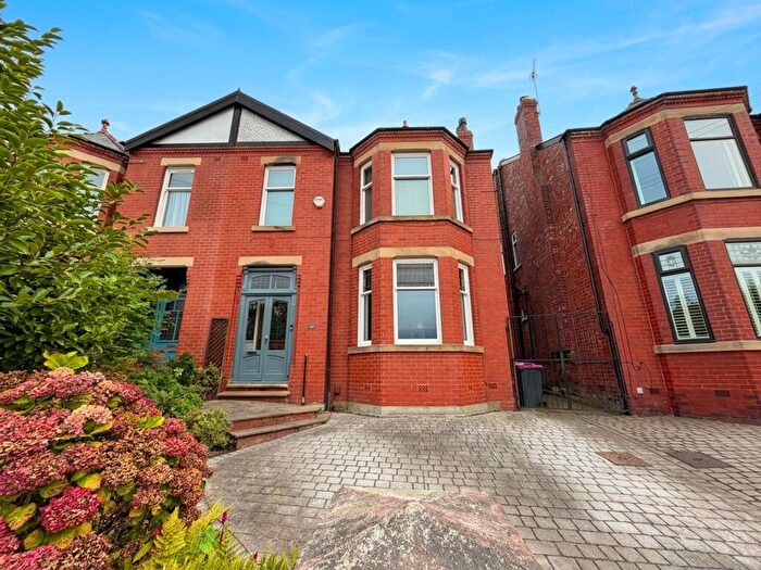 4 Bedroom Semi-Detached House For Sale In Claremont Road, Salford, M6