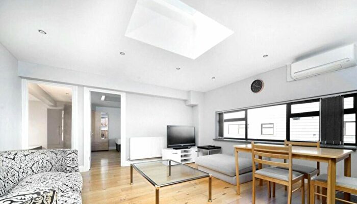 3 Bedroom Apartment To Rent In Camden Road, London, N7