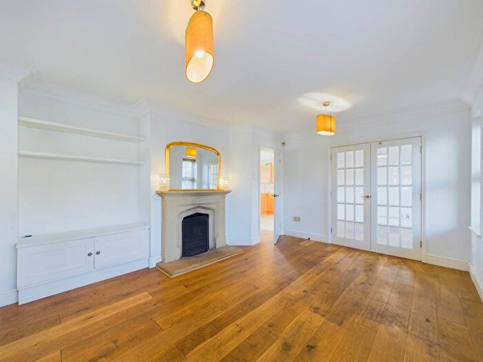 4 Bedroom Detached House For Sale In Church Farm Close, Bierton, Aylesbury, HP22