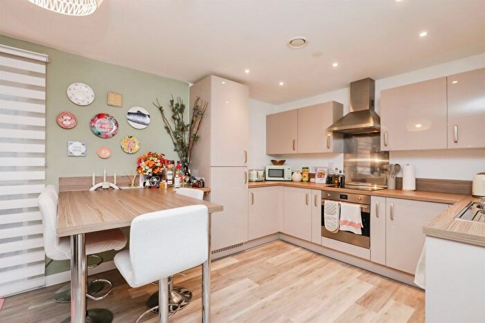 2 Bedroom Flat For Sale In Geoffrey Watling Way, Norwich, NR1
