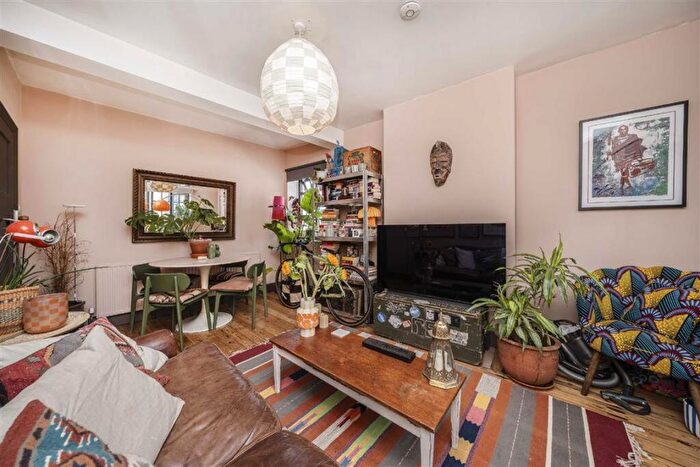 2 Bedroom Flat For Sale In Cavell Street, London, E1
