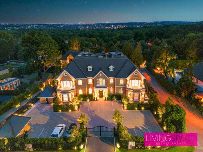 2 Bedroom Flat To Rent In Camlet Way, Barnet, EN4