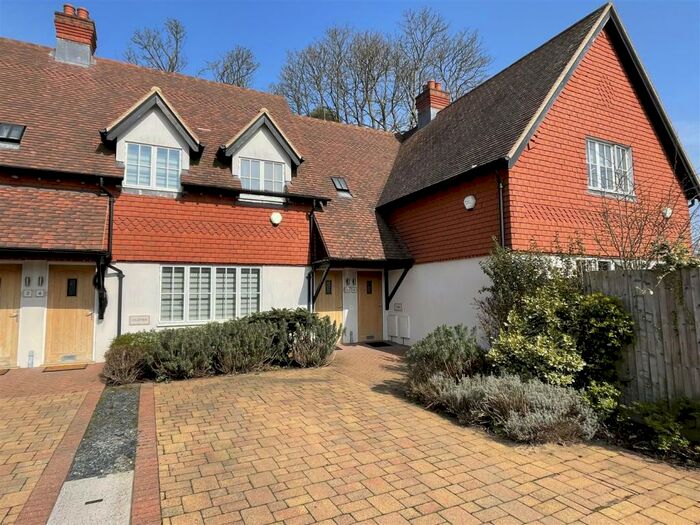 2 Bedroom Flat To Rent In Queens Court, Queens Close, Walton On The Hill, KT20