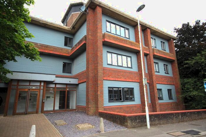 2 Bedroom Flat To Rent In Cantelupe Road, East Grinstead, RH19