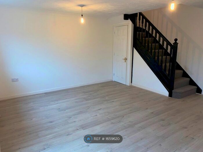 3 Bedroom End Of Terrace House To Rent In Shropshire Court, Bletchley, MK3