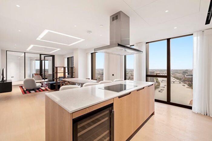 3 Bedroom Flat To Rent In River Park Tower, Nine Elms Lane, SW8