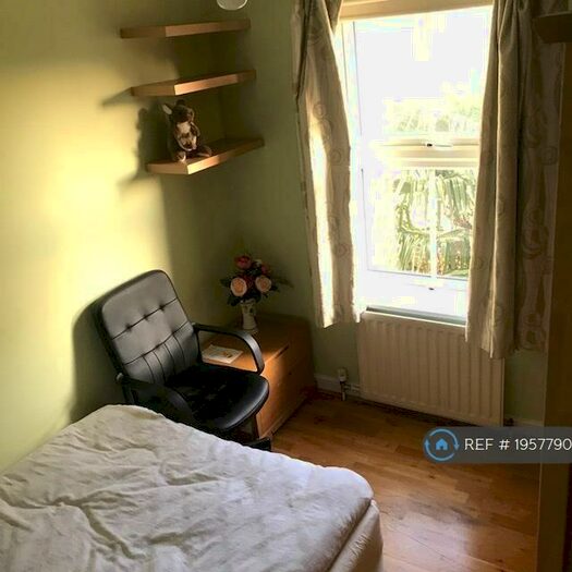 6 Bedroom Detached House To Rent In Dutch Gardens, Kingston Upon Thames, KT2