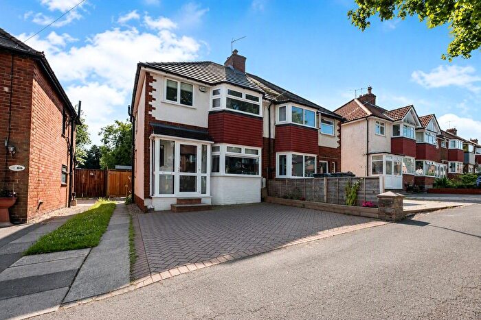 3 Bedroom Semi Detached House For Sale In Olton Croft, Birmingham, B27