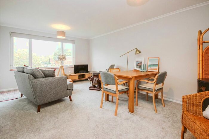 2 Bedroom Flat To Rent In Marlborough Drive, Frenchay, Bristol, BS16