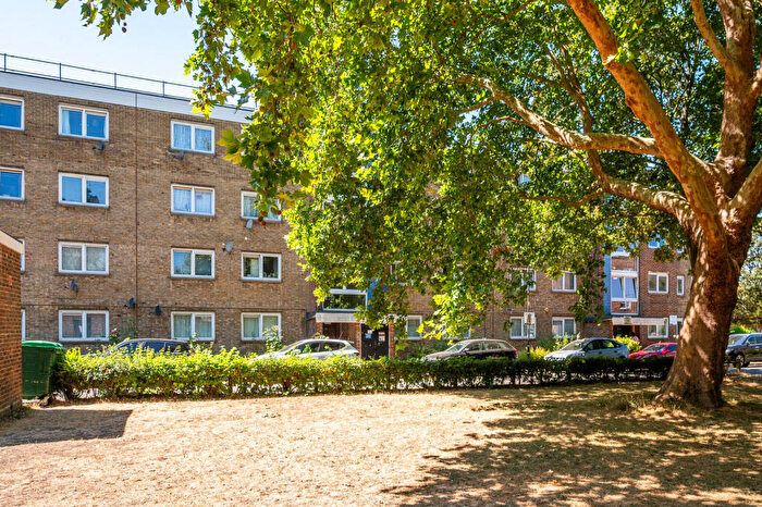 2 Bedroom Flat For Sale In Elmworth Grove, West Dulwich, London, SE21