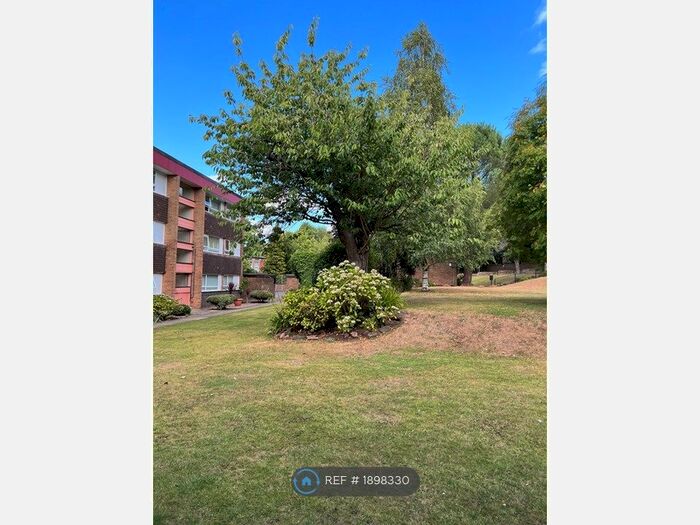 2 Bedroom Flat To Rent In Elm Close, Nottingham, NG3