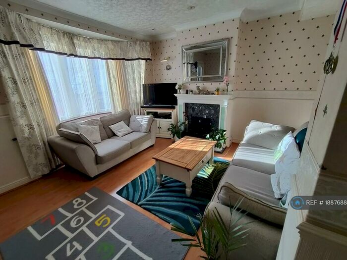 3 Bedroom Terraced House To Rent In Chertsey Drive, Cheam, Sutton, SM3