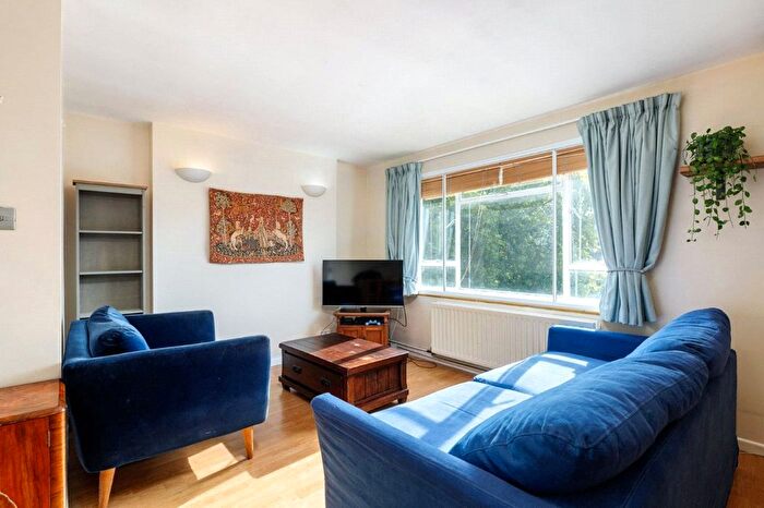 3 Bedroom Flat For Sale In West Hill, London, SW15