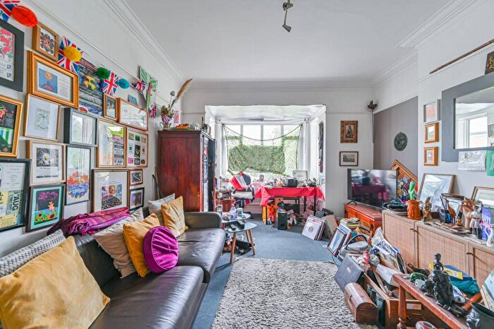 2 Bedroom Flat For Sale In Cromwell Avenue, Bromley, BR2