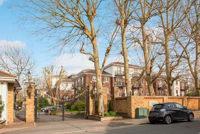 2 Bedroom Flat To Rent In Brompton Park Crescent, London, SW6