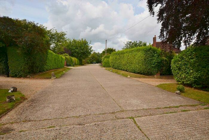 6 Bedroom Detached House For Sale In Burnham Avenue, Beaconsfield, HP9