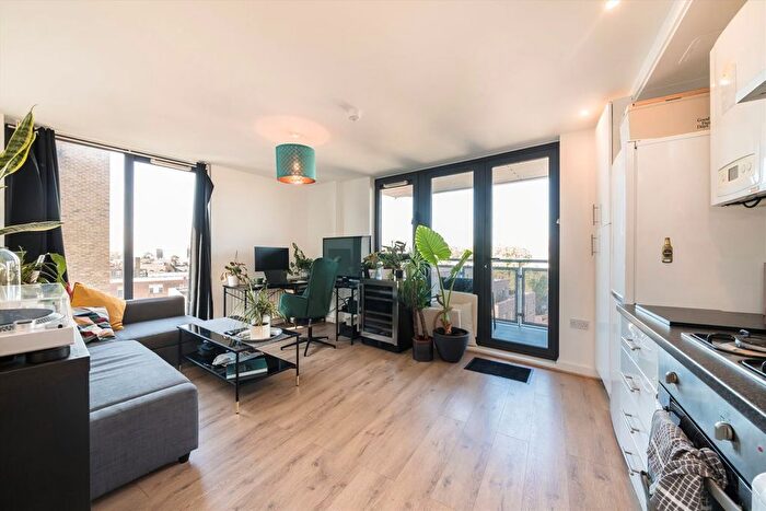 1 Bedroom Flat For Sale In Taylor Place, Bow, E3
