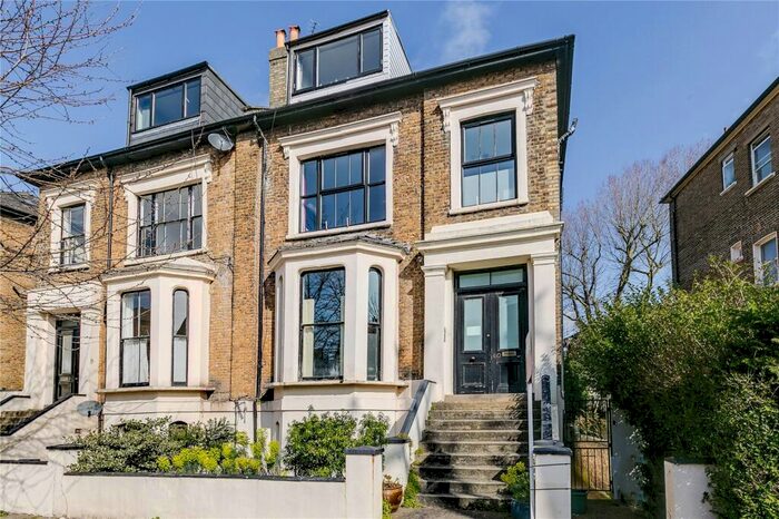 2 Bedroom Apartment To Rent In Pemberton Gardens, London, N19