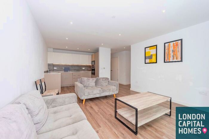 2 Bedroom Apartment To Rent In Newnton Cl, Woodberry Down, London, N4