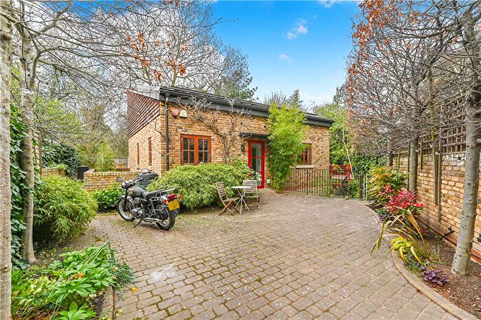 5 Bedroom Detached House For Sale In Gloucester Drive, London, N4